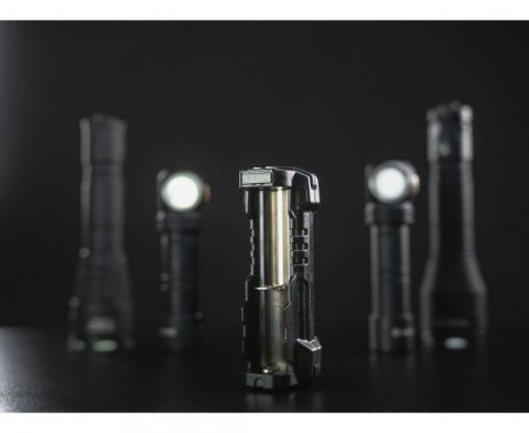 Зарядное устройство Armytek Handy C1 Pro, зарядка аккум. AA/AAA/AAAA/10440/14500/16340/18350/18650/18700/26650/32650, автоопред. типа аккум., уровня заряда и оптим. тока (A02801)