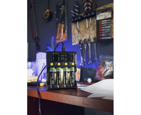 Зарядное устройство Armytek Uni C4, зарядка аккум. AA/AAA/AAAA/C/D/10440/14500/16340/8350/18650/18700/26650/32650, 2 независимых слота (A04501C)